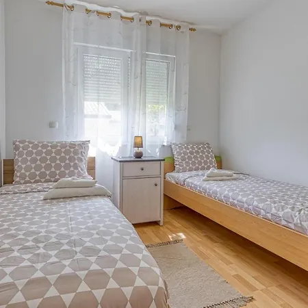Mara Guest house Murine